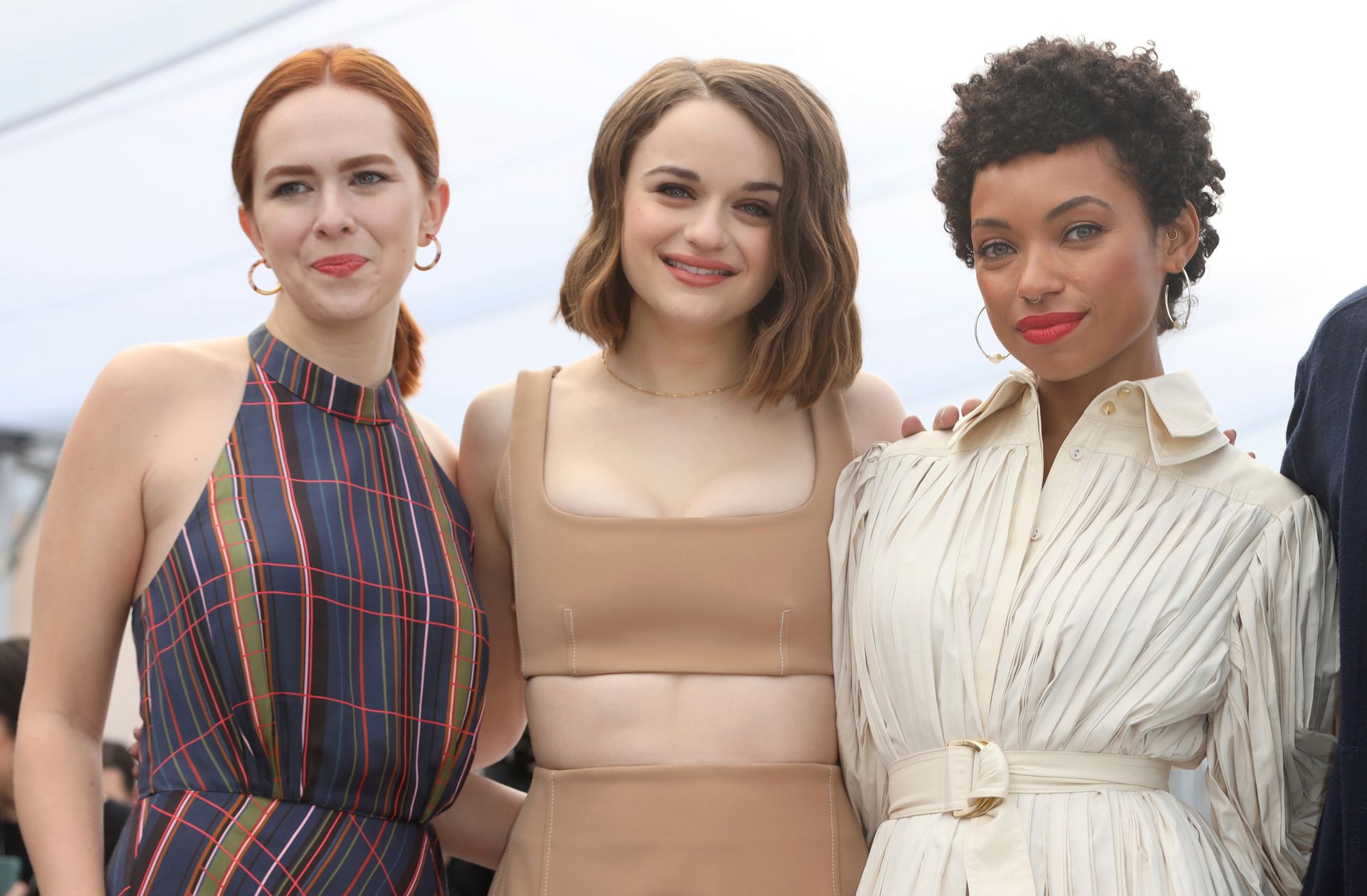 Joey King Flaunts Her Cleavage At The 2020 Sag Red Carpet Rollout 0044