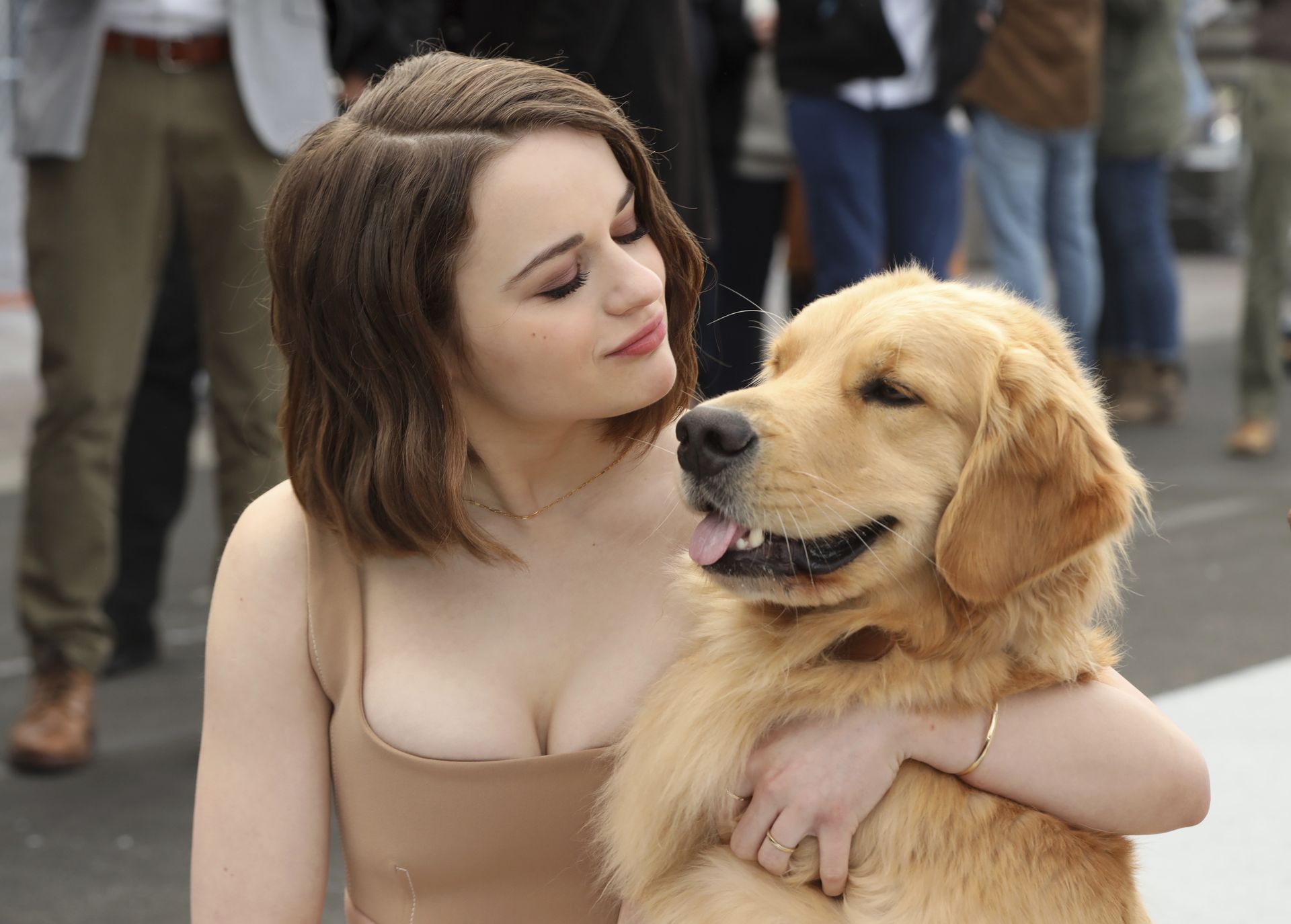 Joey King Flaunts Her Cleavage At The 2020 Sag Red Carpet Rollout 0046