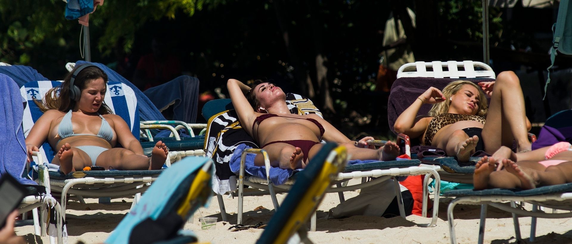 Melissa Reeves Enjoys A Day With Lauryn And Amelia Goodman In Barbados 0009