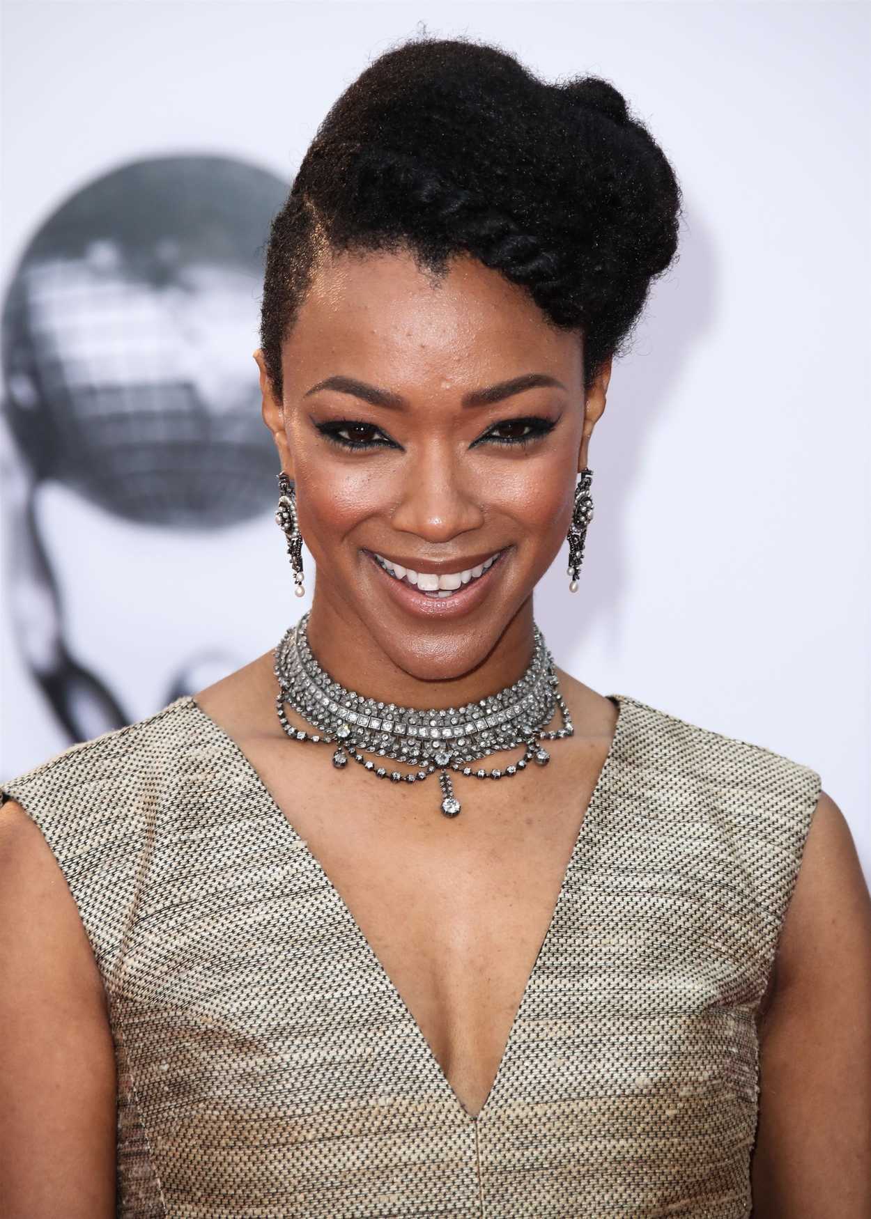 Sonequa Martin Green Sexy 0003
