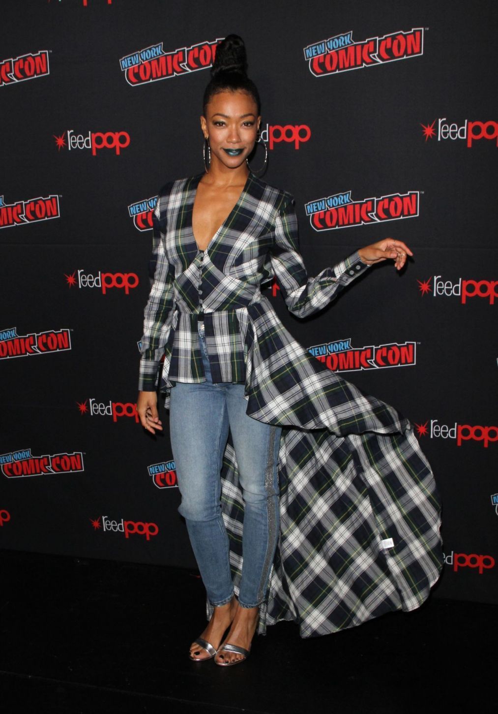 Sonequa Martin Green Sexy 0005