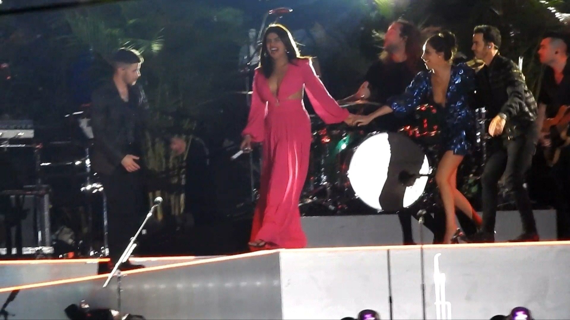 Sophie Turner, Priyanka Chopra, Danielle Jonas Sexy 0009