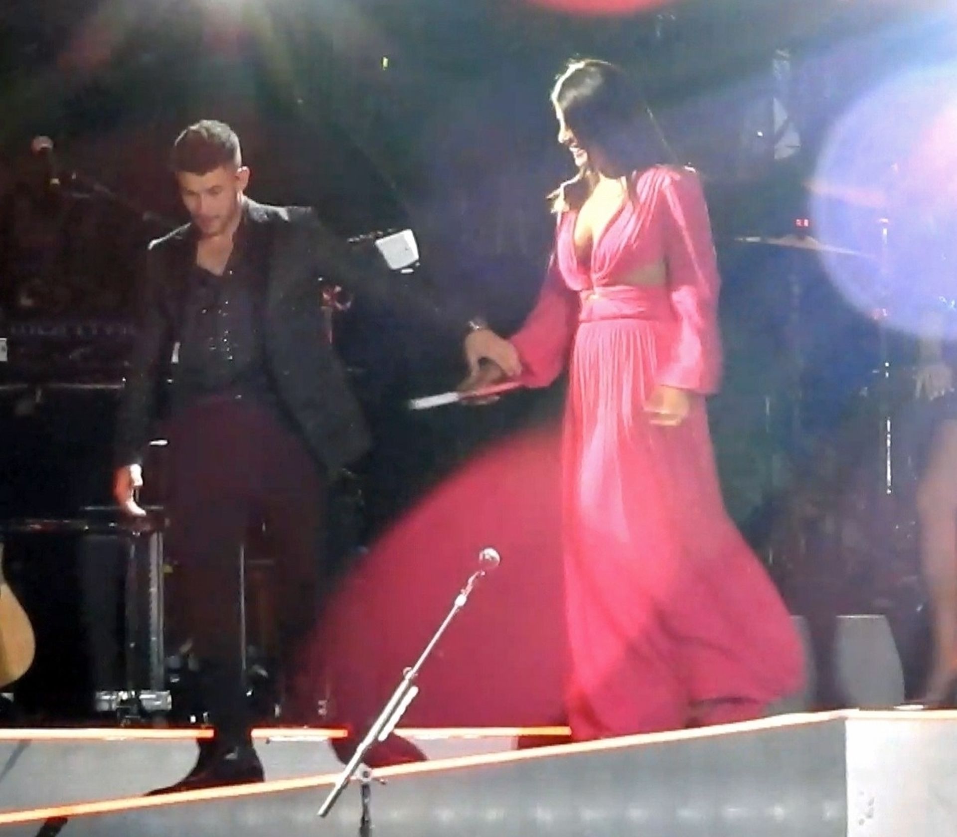 Sophie Turner, Priyanka Chopra, Danielle Jonas Sexy 0010