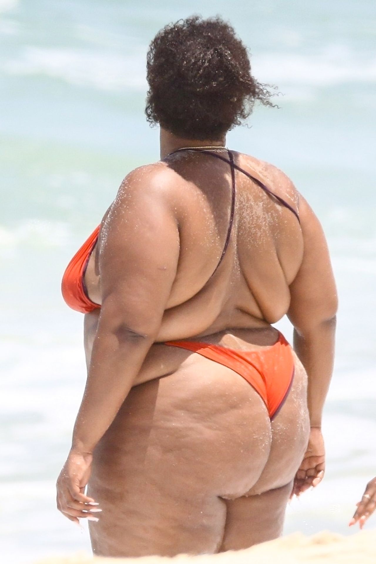 Feelin’ Good As Hell! Singer Lizzo And Her Girls Take Over The Beach In Rio 0011