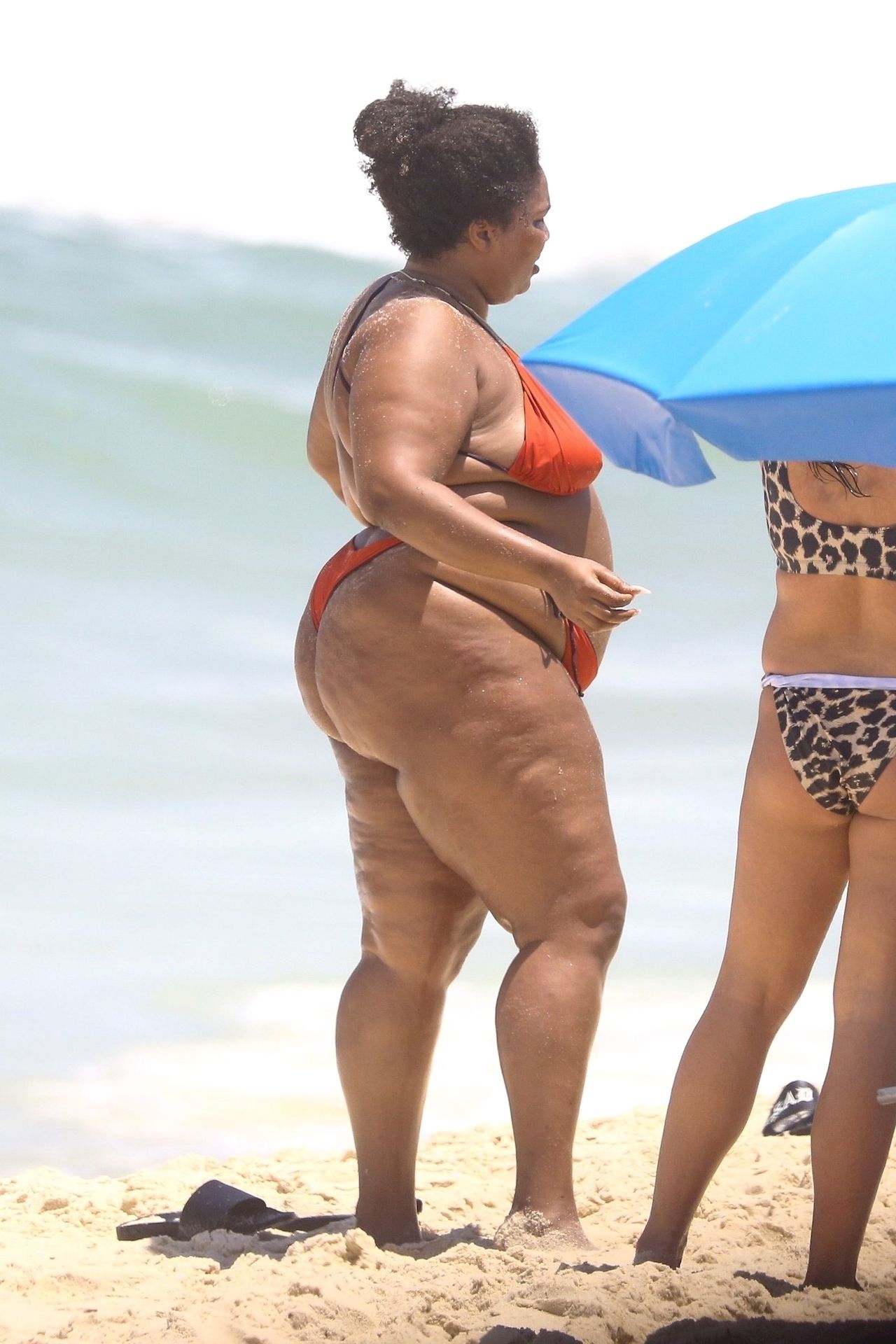 Feelin’ Good As Hell! Singer Lizzo And Her Girls Take Over The Beach In Rio 0019