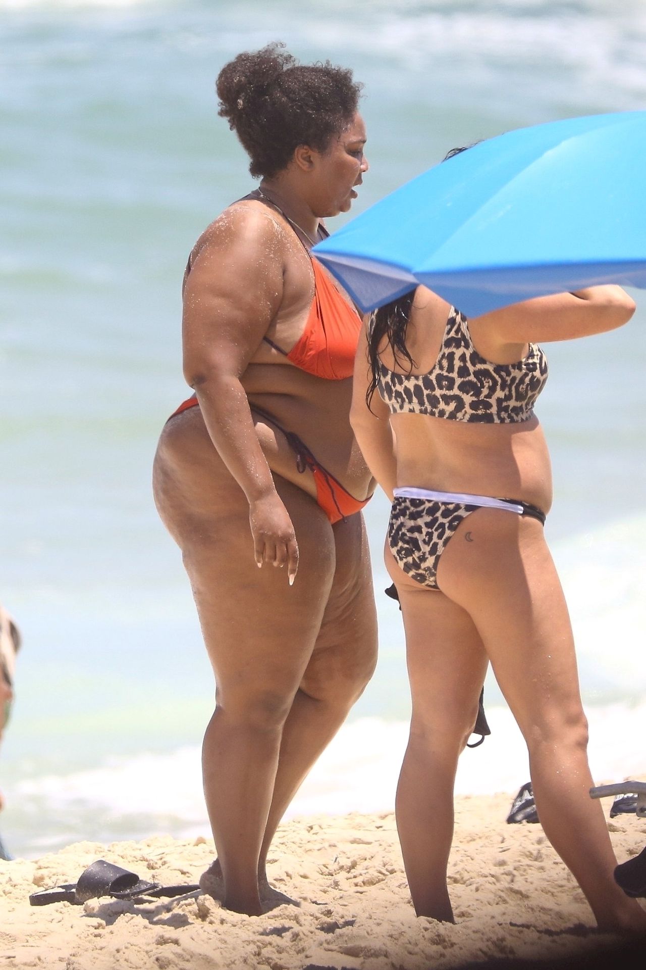 Feelin’ Good As Hell! Singer Lizzo And Her Girls Take Over The Beach In Rio 0020