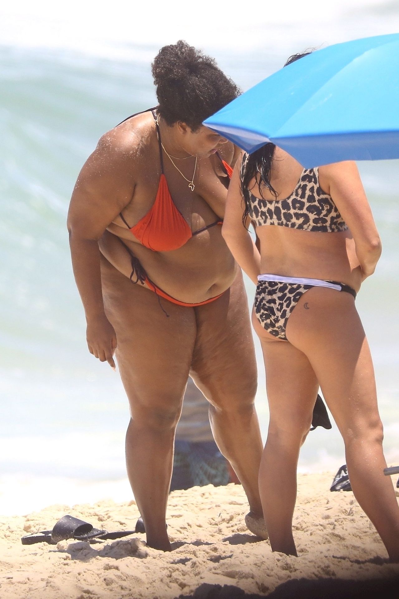 Feelin’ Good As Hell! Singer Lizzo And Her Girls Take Over The Beach In Rio 0021