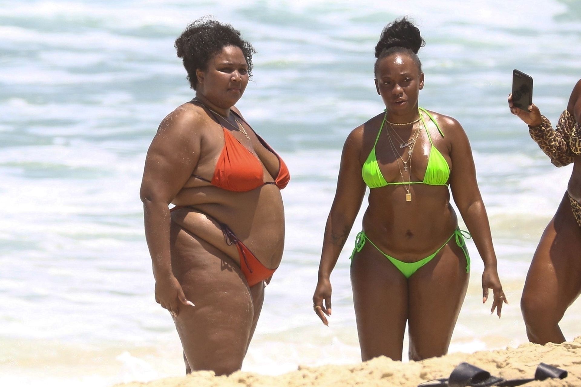Feelin’ Good As Hell! Singer Lizzo And Her Girls Take Over The Beach In Rio 0027