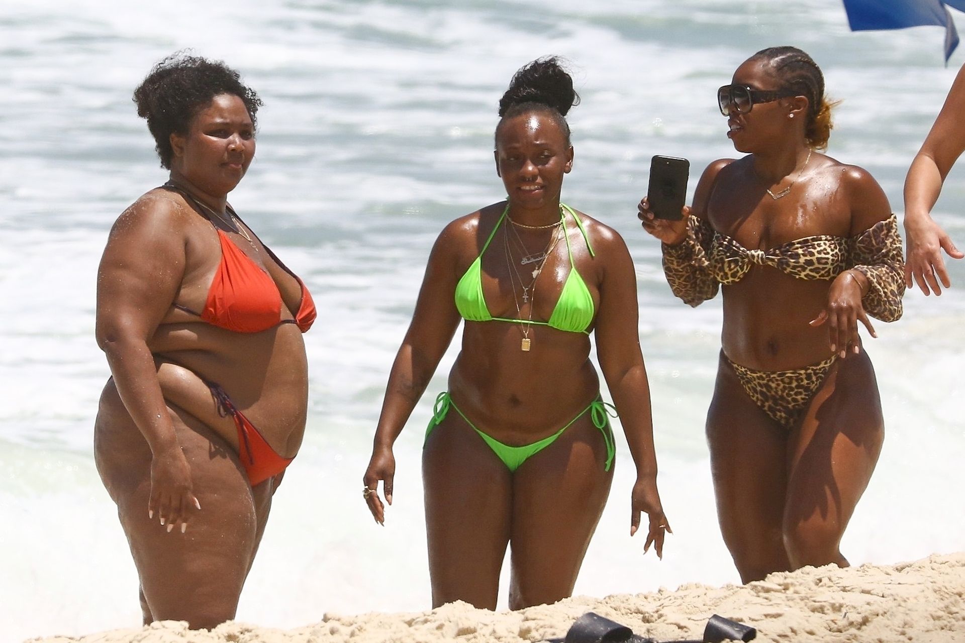 Feelin’ Good As Hell! Singer Lizzo And Her Girls Take Over The Beach In Rio 0028