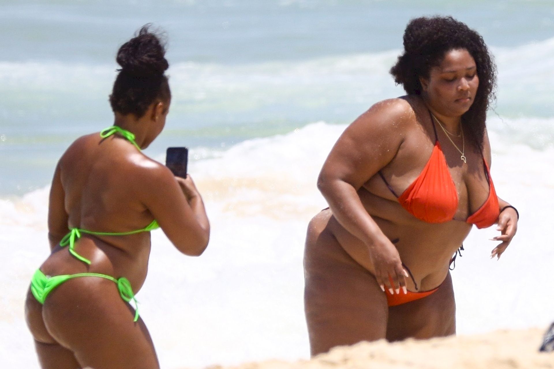 Feelin’ Good As Hell! Singer Lizzo And Her Girls Take Over The Beach In Rio 0034