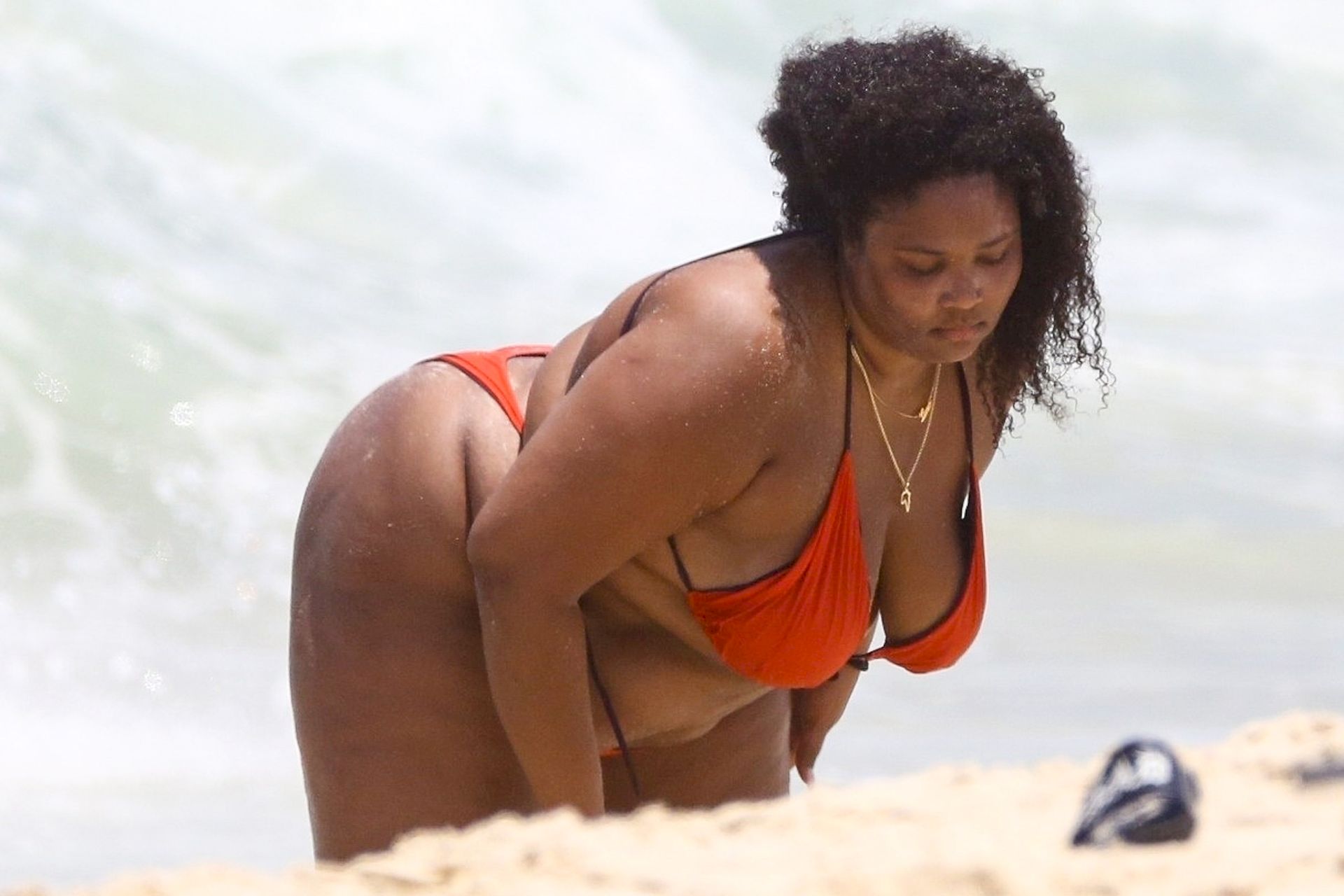 Feelin’ Good As Hell! Singer Lizzo And Her Girls Take Over The Beach In Rio 0035