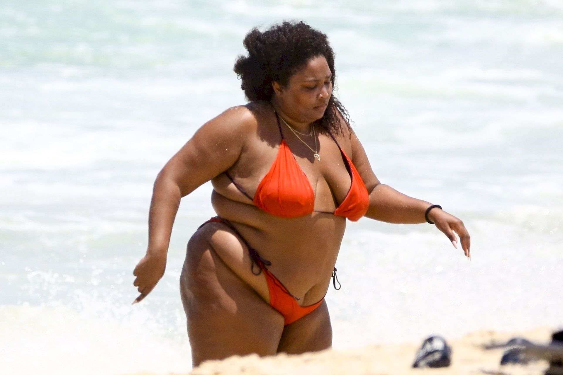 Feelin’ Good As Hell! Singer Lizzo And Her Girls Take Over The Beach In Rio 0038
