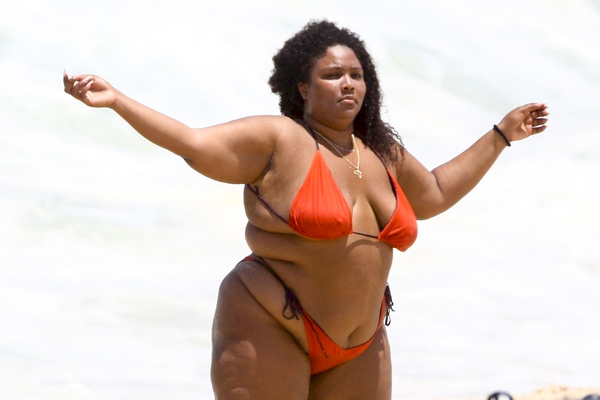 Feelin’ Good As Hell! Singer Lizzo And Her Girls Take Over The Beach In Rio 0039