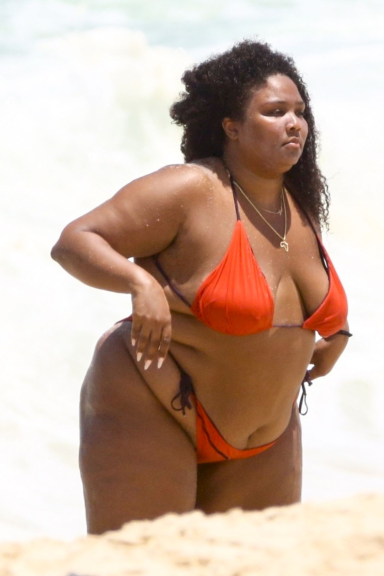 Feelin’ Good As Hell! Singer Lizzo And Her Girls Take Over The Beach In Rio 0041