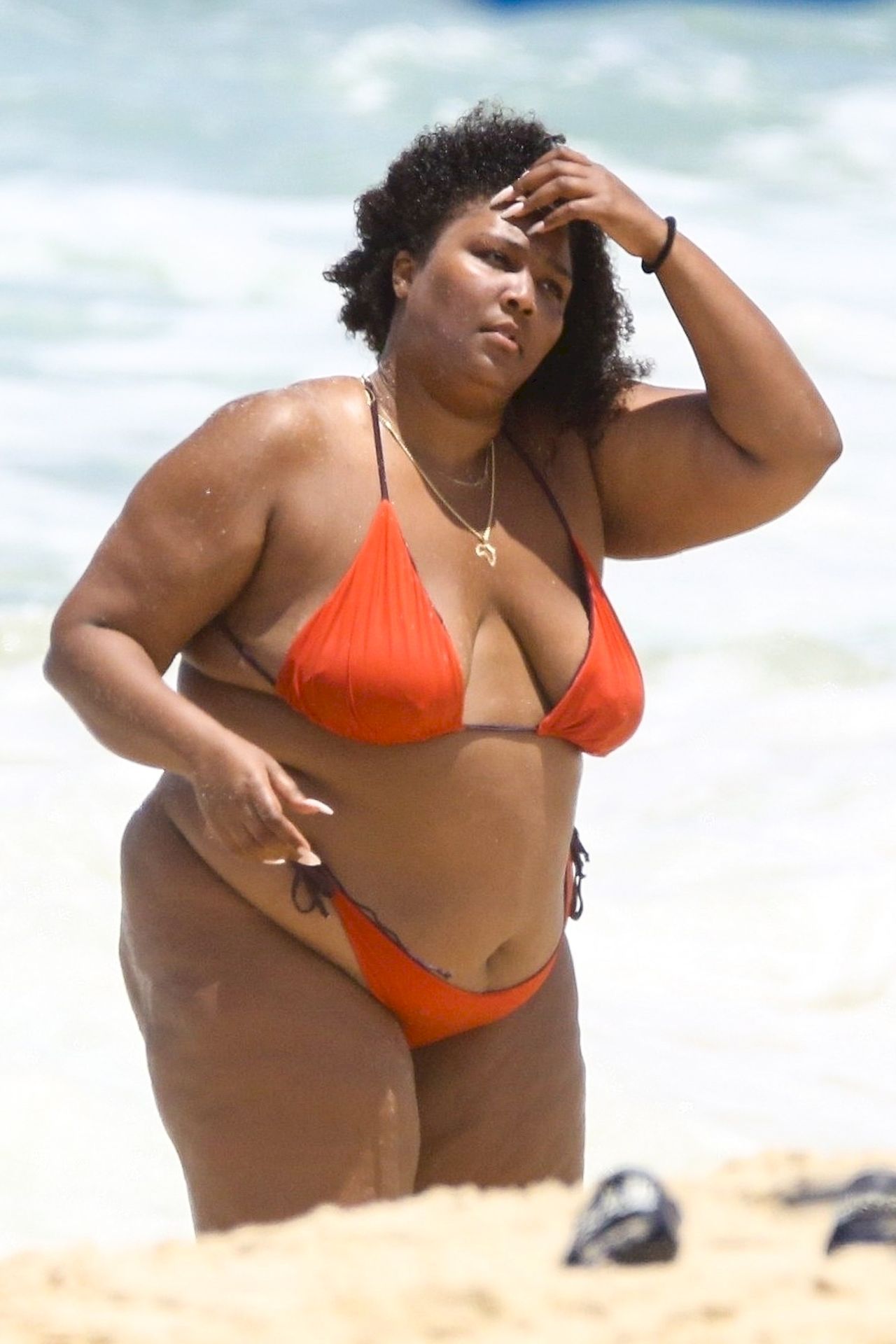 Feelin’ Good As Hell! Singer Lizzo And Her Girls Take Over The Beach In Rio 0042