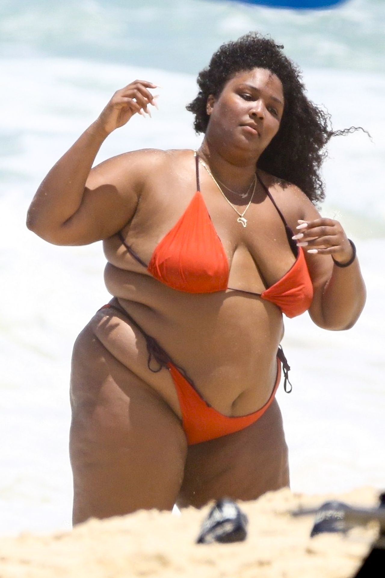Feelin’ Good As Hell! Singer Lizzo And Her Girls Take Over The Beach In Rio 0043
