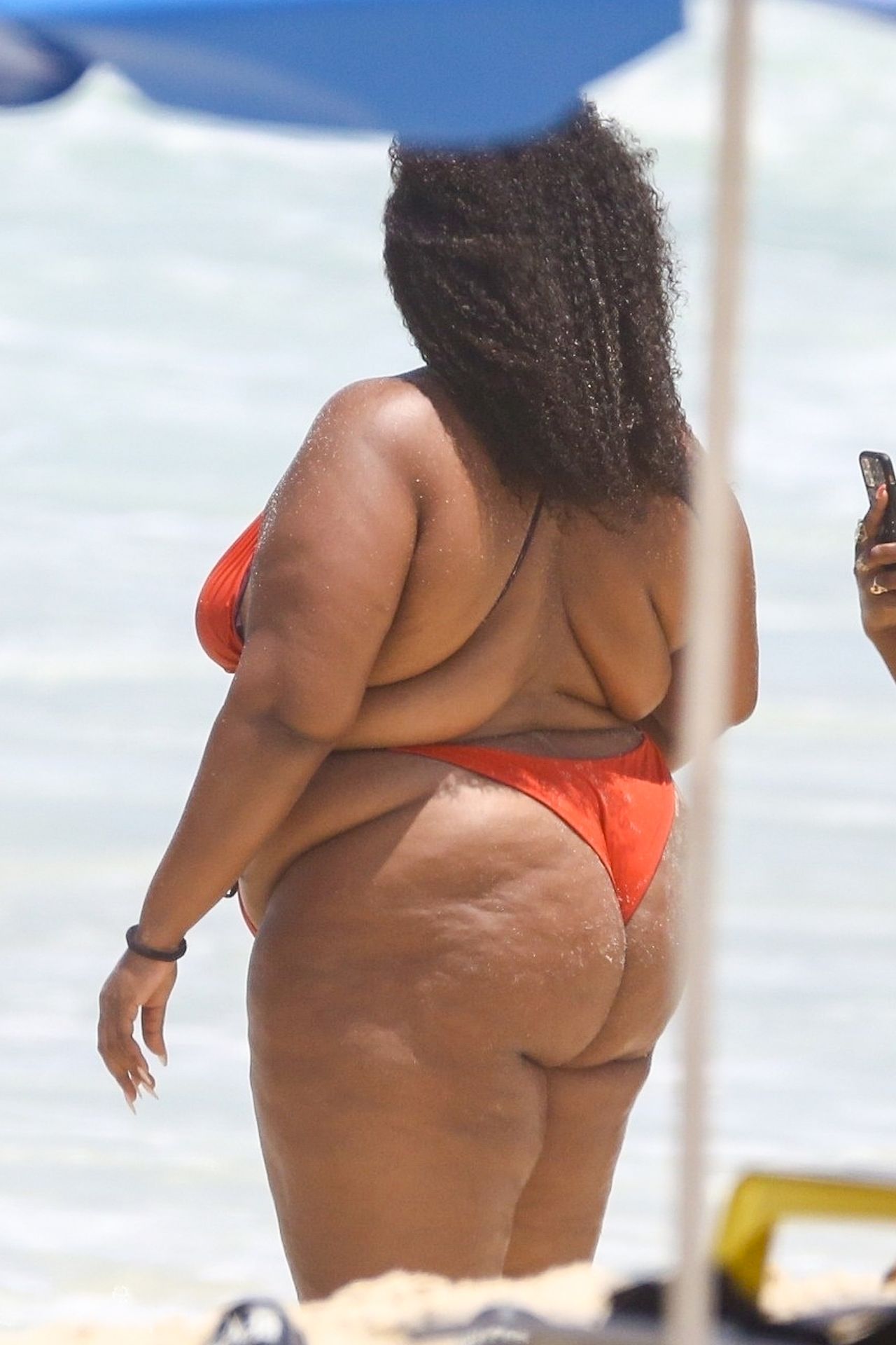 Feelin’ Good As Hell! Singer Lizzo And Her Girls Take Over The Beach In Rio 0048