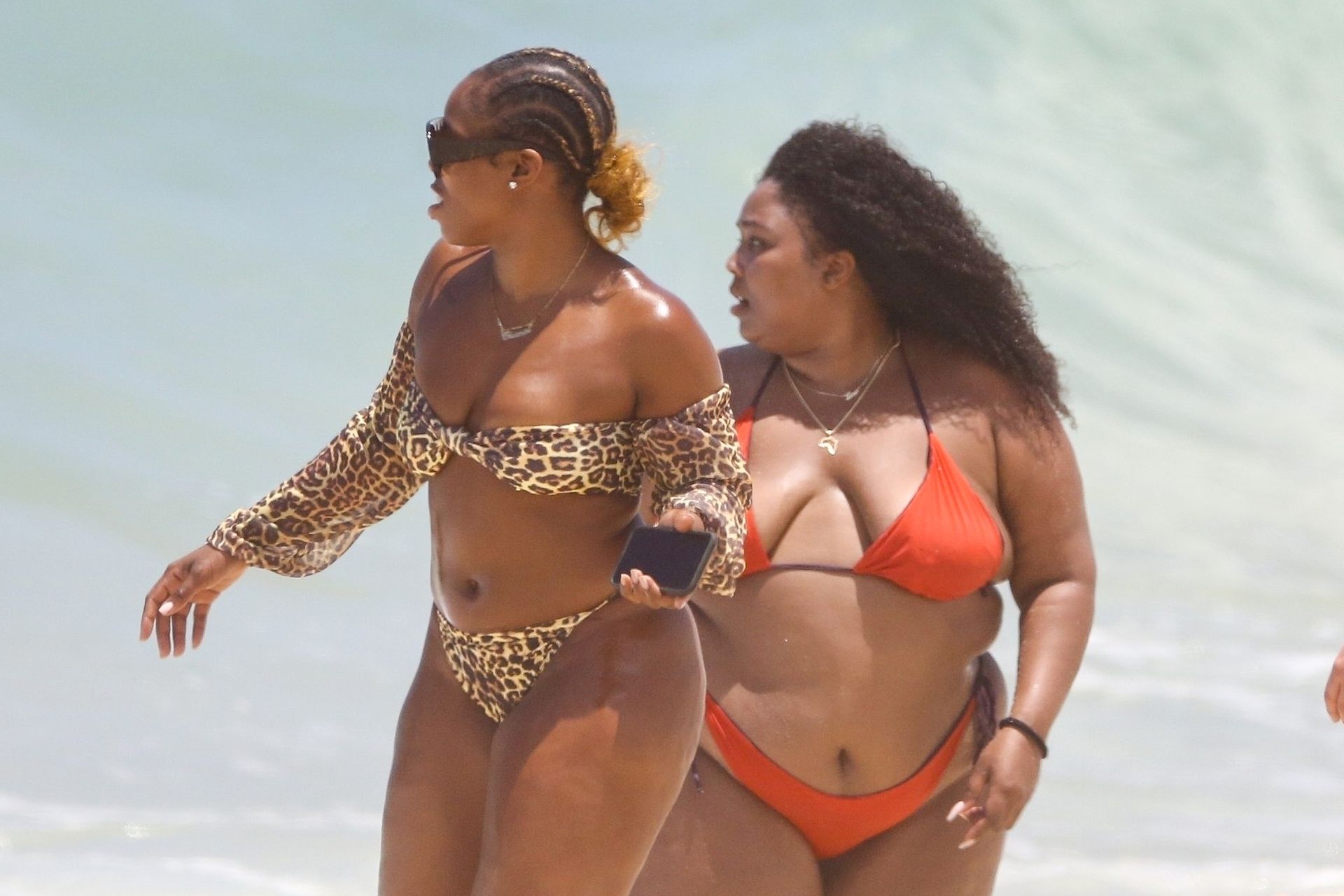 Feelin’ Good As Hell! Singer Lizzo And Her Girls Take Over The Beach In Rio 0053