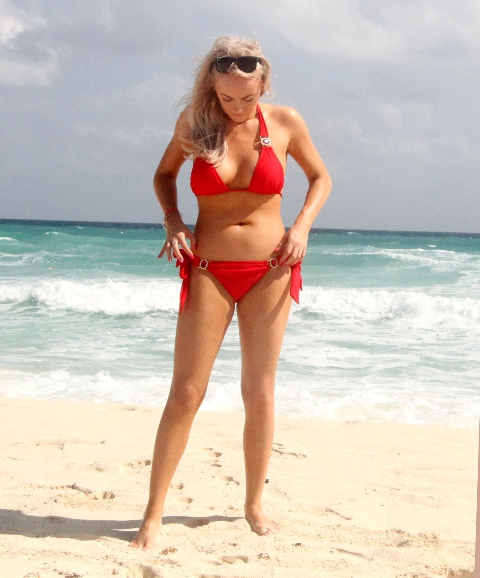 Former Coronation Street Star Katie Mcglynn Shows Off Her Sexy Figure In Mexico 0008