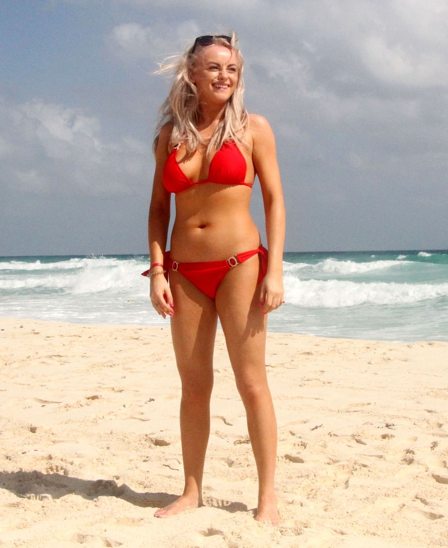Former Coronation Street Star Katie Mcglynn Shows Off Her Sexy Figure In Mexico 0013