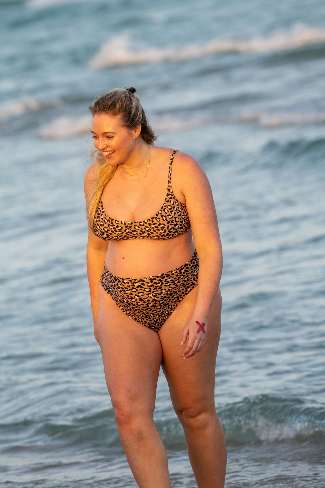 Heavily Pregnant Model Iskra Lawrence Takes A Sunset Dip In Miami Beach 0002