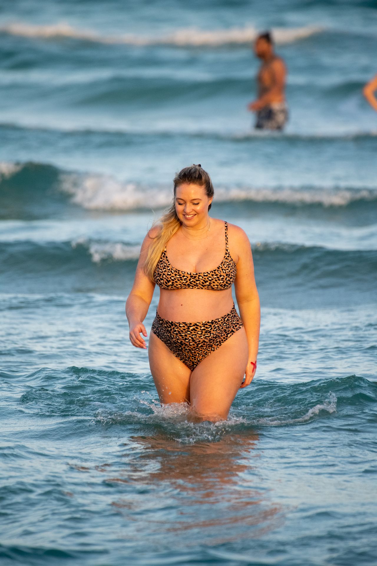 Heavily Pregnant Model Iskra Lawrence Takes A Sunset Dip In Miami Beach 0003