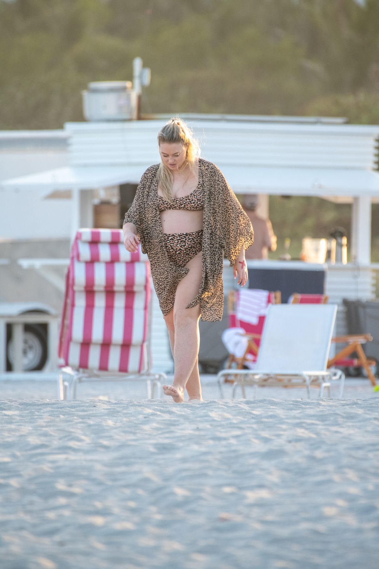 Heavily Pregnant Model Iskra Lawrence Takes A Sunset Dip In Miami Beach 0004