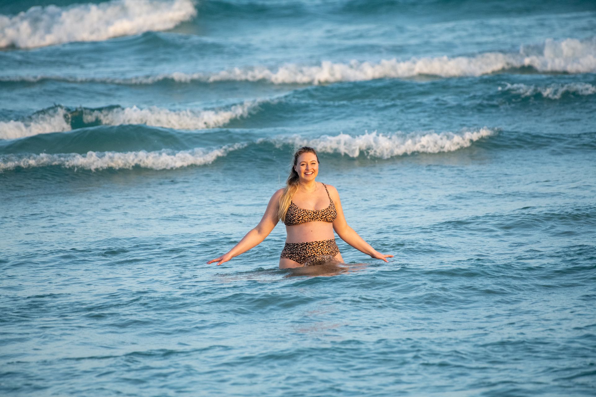 Heavily Pregnant Model Iskra Lawrence Takes A Sunset Dip In Miami Beach 0012