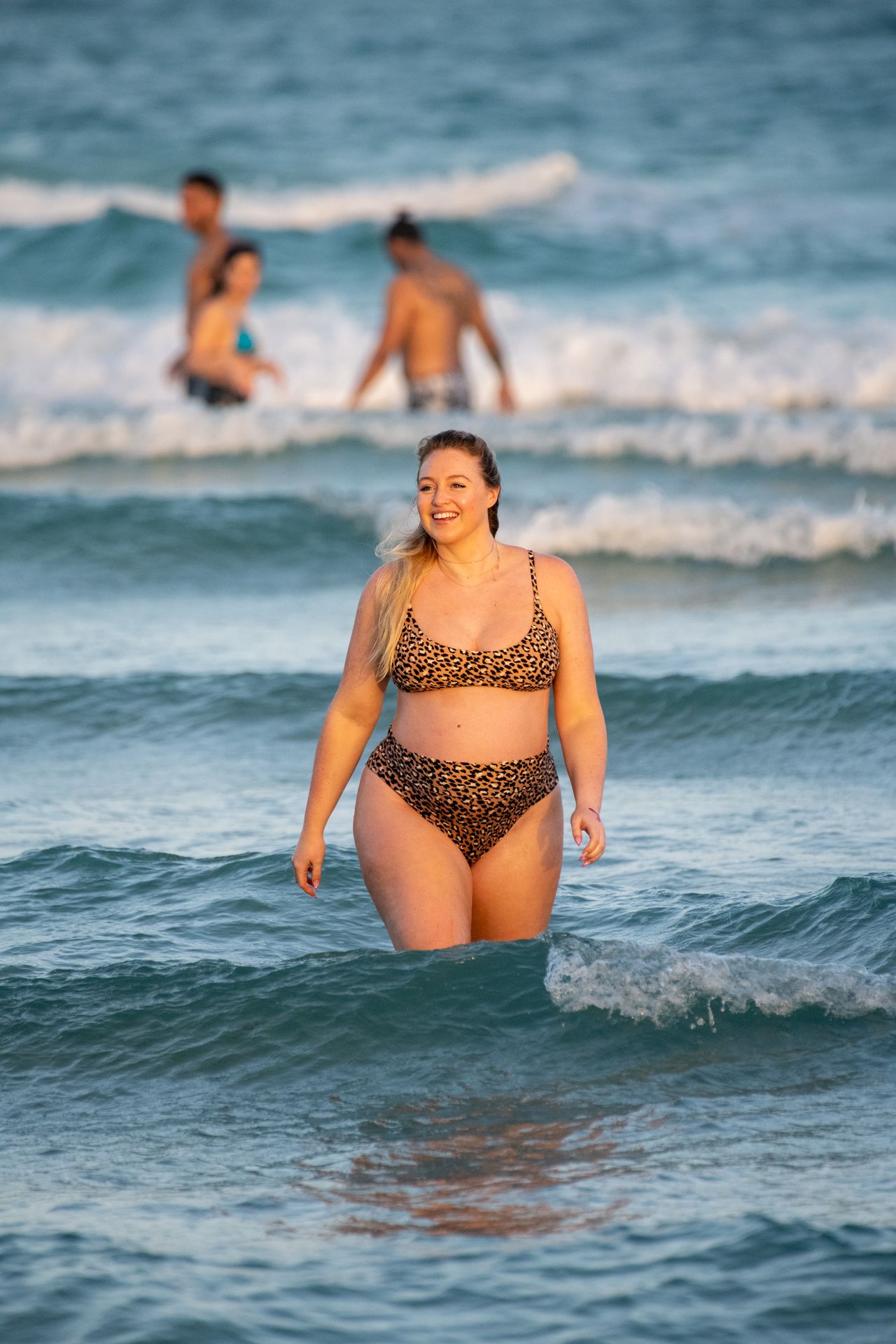 Heavily Pregnant Model Iskra Lawrence Takes A Sunset Dip In Miami Beach 0014