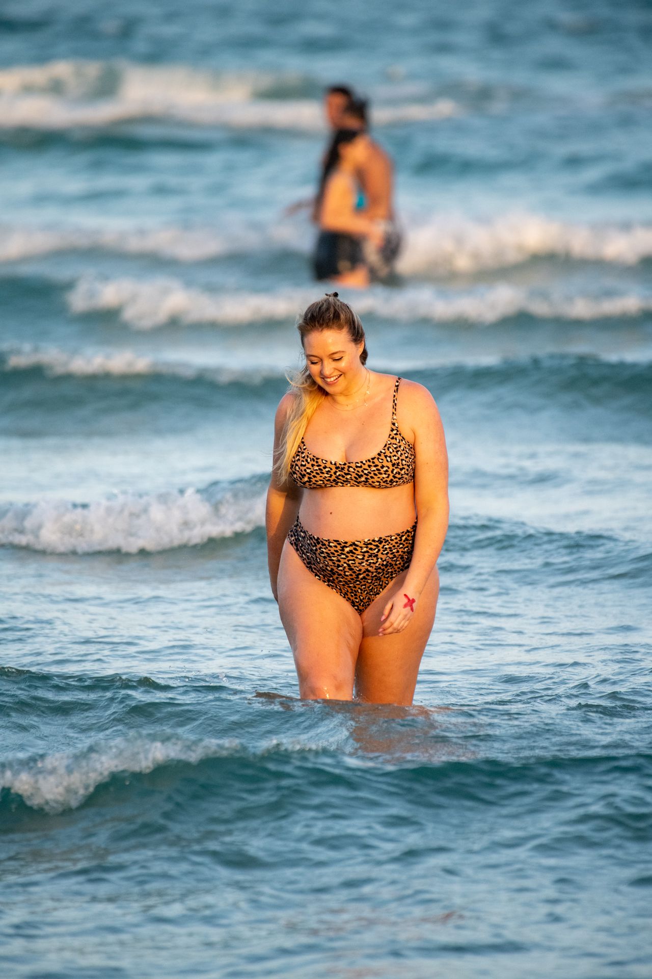 Heavily Pregnant Model Iskra Lawrence Takes A Sunset Dip In Miami Beach 0015
