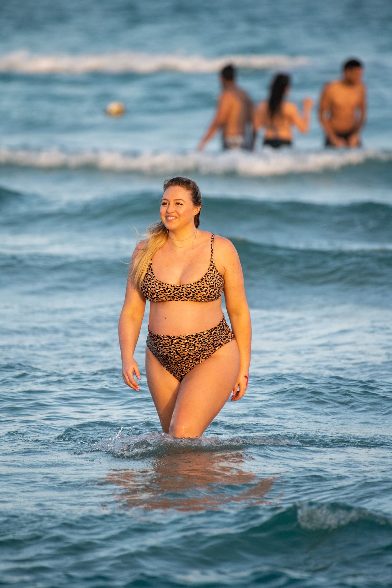Heavily Pregnant Model Iskra Lawrence Takes A Sunset Dip In Miami Beach 0017