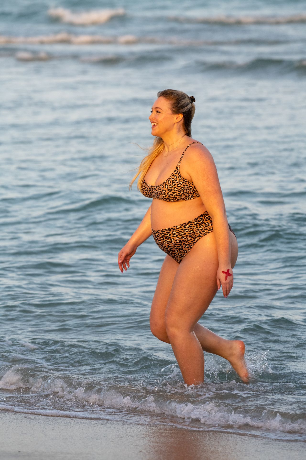 Heavily Pregnant Model Iskra Lawrence Takes A Sunset Dip In Miami Beach 0019