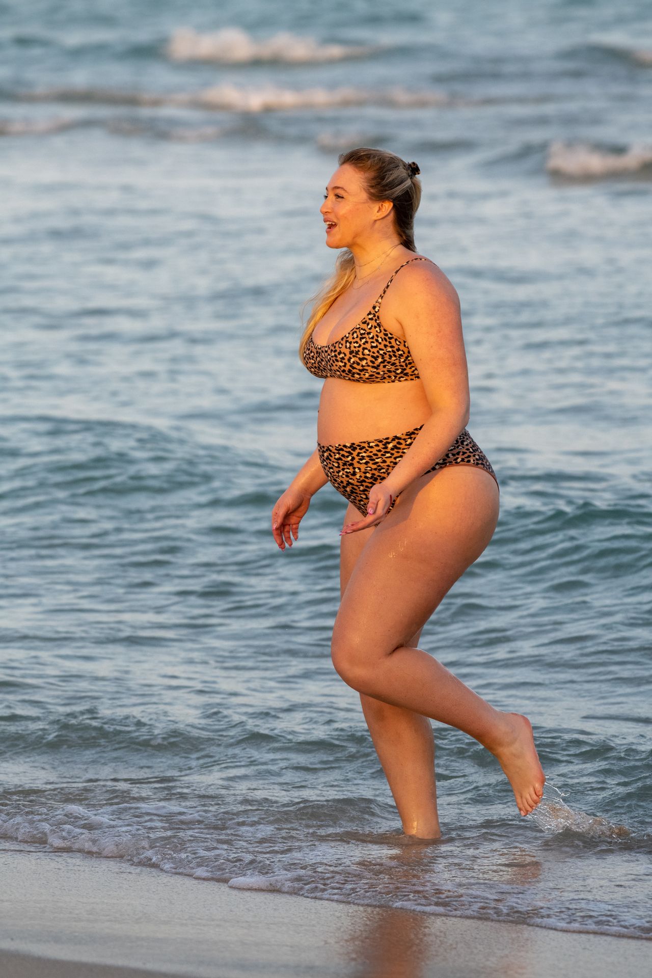 Heavily Pregnant Model Iskra Lawrence Takes A Sunset Dip In Miami Beach 0020