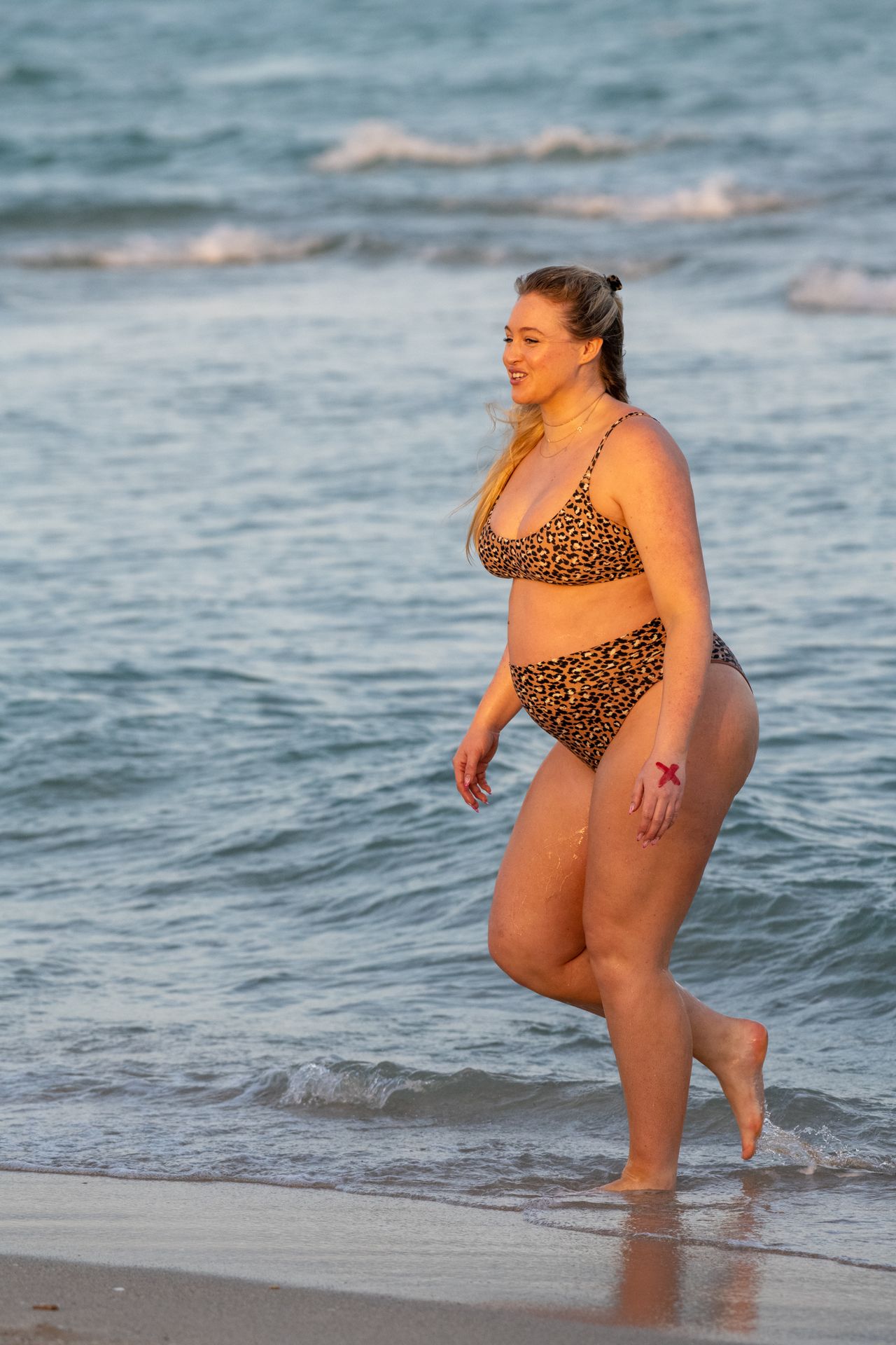 Heavily Pregnant Model Iskra Lawrence Takes A Sunset Dip In Miami Beach 0021