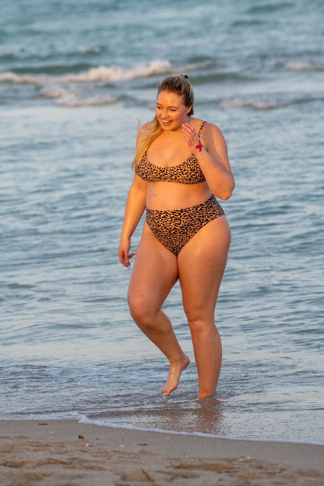 Heavily Pregnant Model Iskra Lawrence Takes A Sunset Dip In Miami Beach 0022