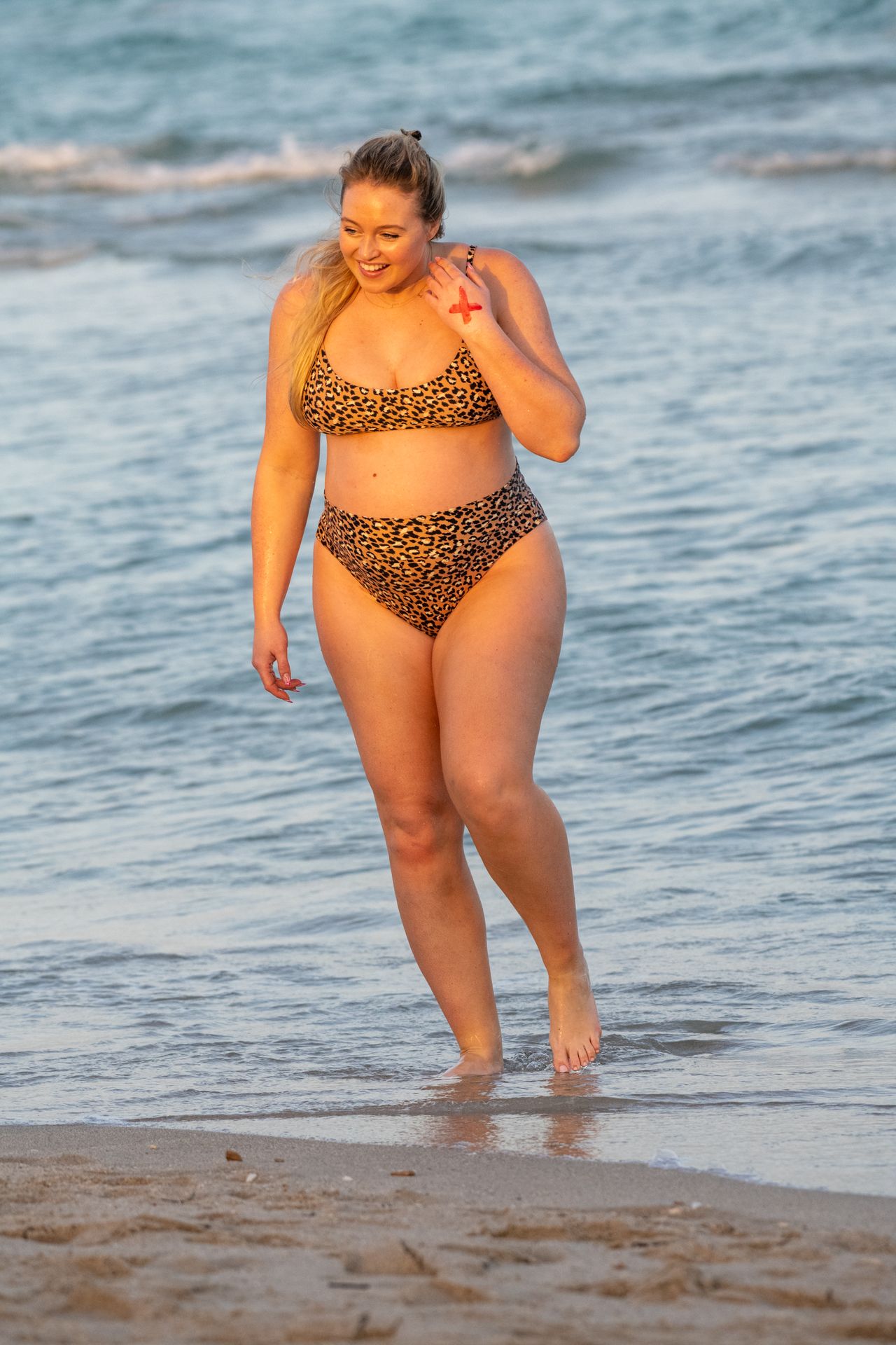 Heavily Pregnant Model Iskra Lawrence Takes A Sunset Dip In Miami Beach 0023