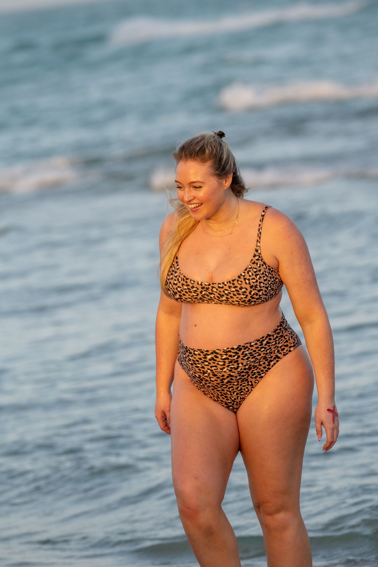 Heavily Pregnant Model Iskra Lawrence Takes A Sunset Dip In Miami Beach 0024