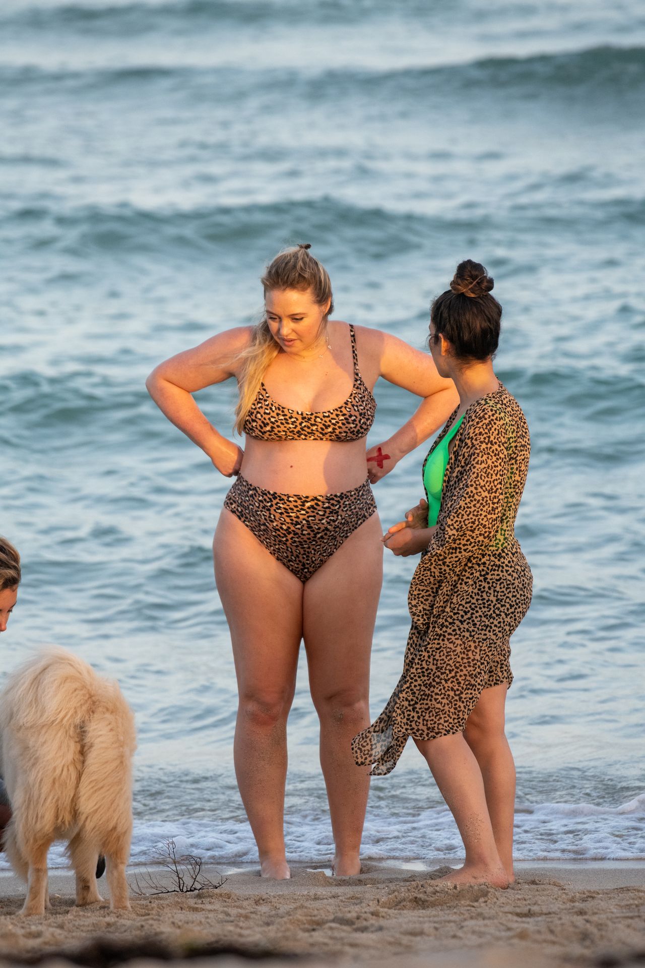 Heavily Pregnant Model Iskra Lawrence Takes A Sunset Dip In Miami Beach 0028