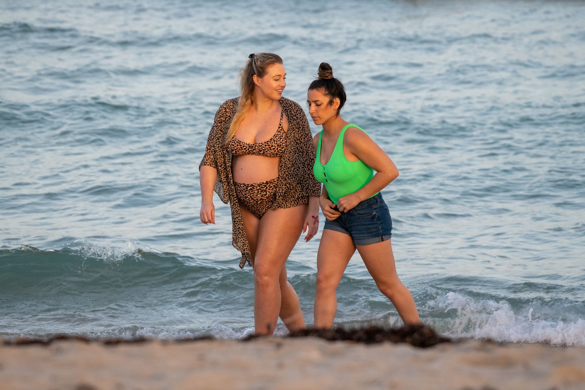 Heavily Pregnant Model Iskra Lawrence Takes A Sunset Dip In Miami Beach 0031