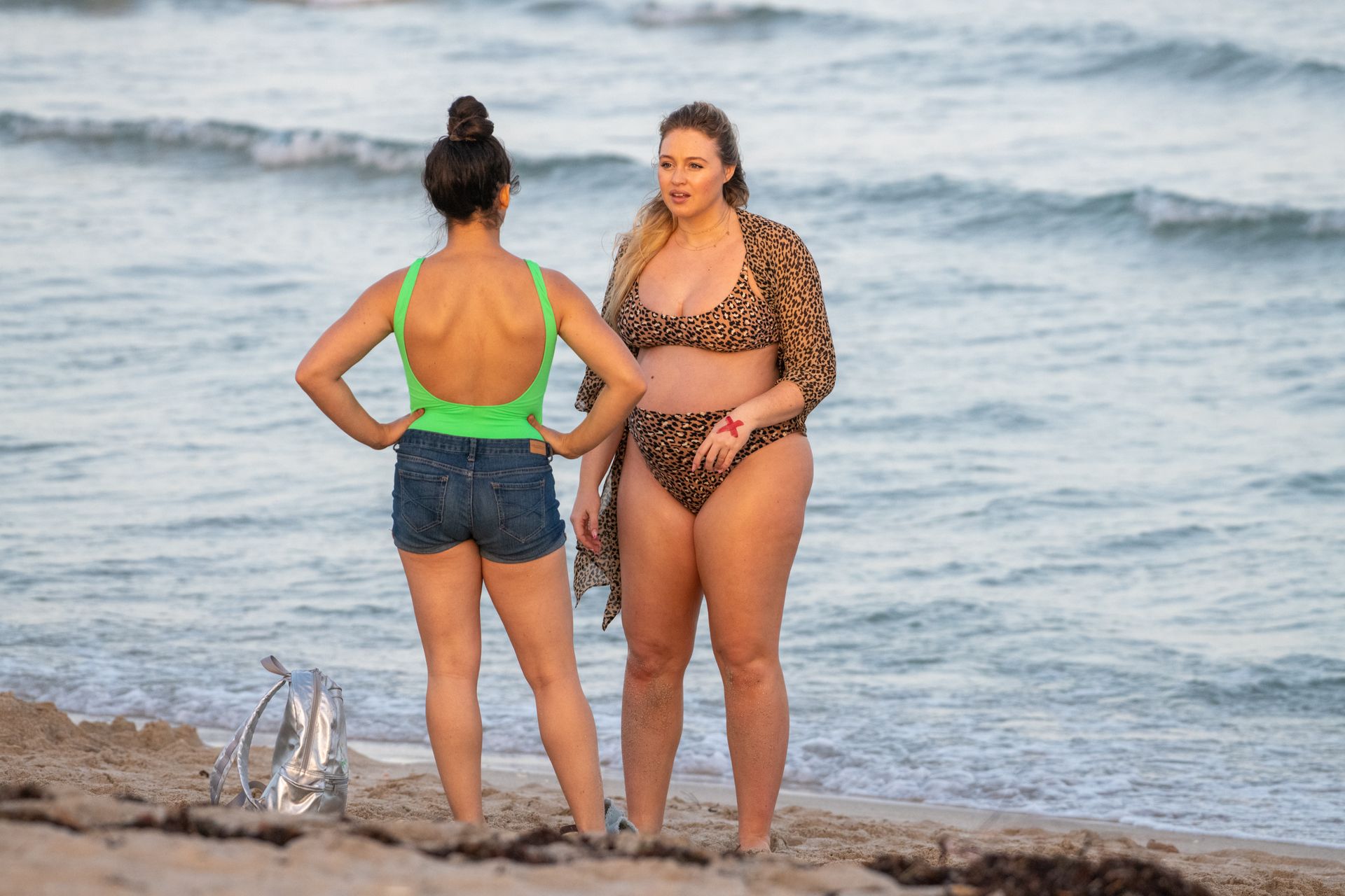 Heavily Pregnant Model Iskra Lawrence Takes A Sunset Dip In Miami Beach 0034