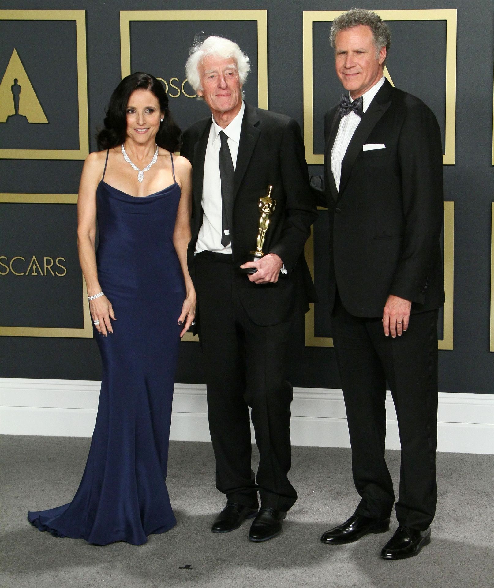 Julia Louis Dreyfus Flaunts Her Milf Body At The 2020 Academy Awards 0002