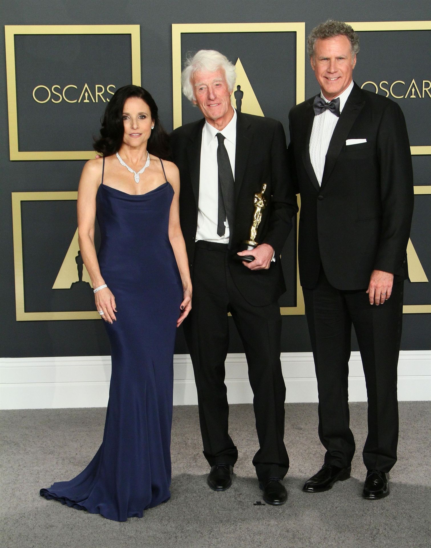 Julia Louis Dreyfus Flaunts Her Milf Body At The 2020 Academy Awards 0005