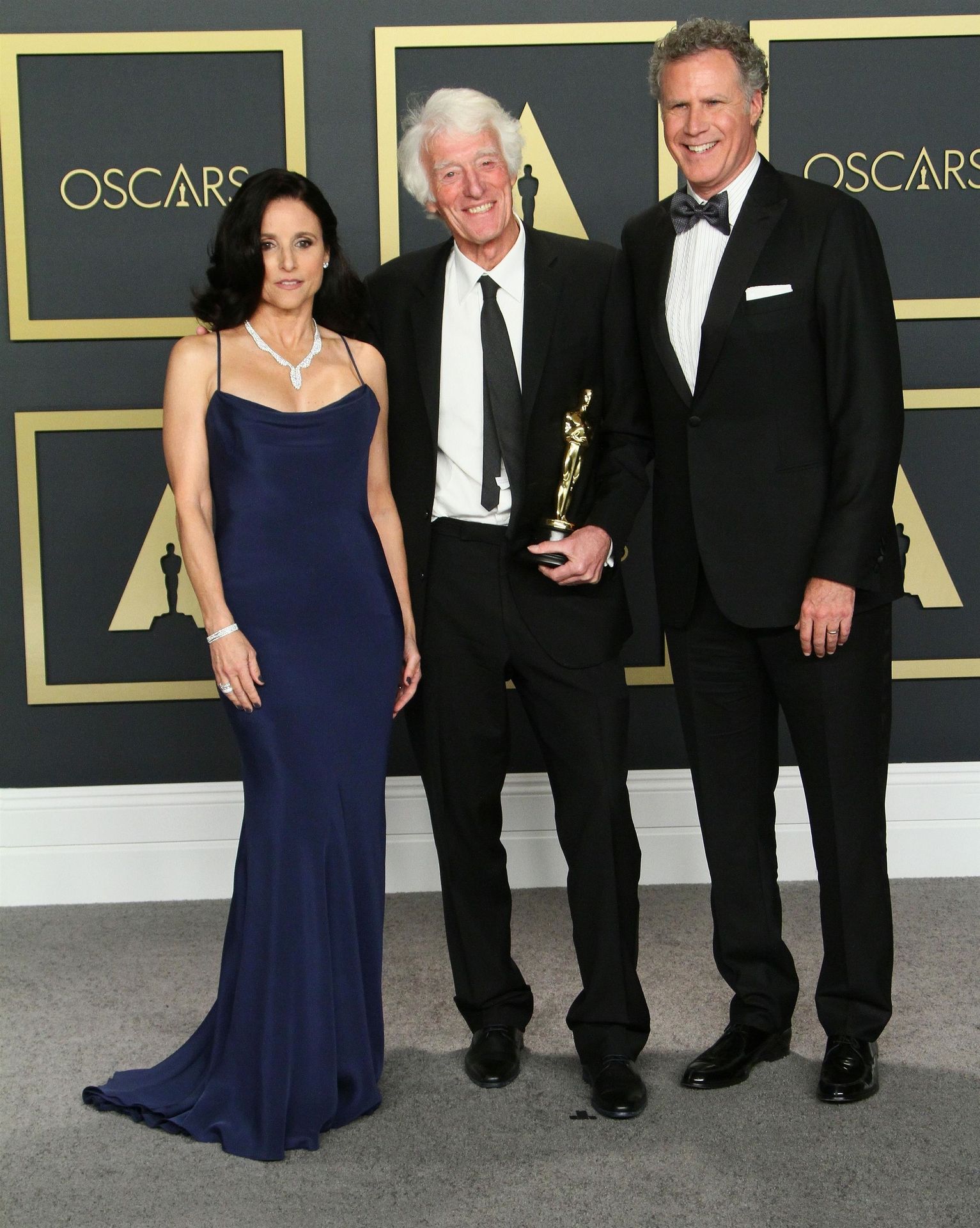 Julia Louis Dreyfus Flaunts Her Milf Body At The 2020 Academy Awards 0007