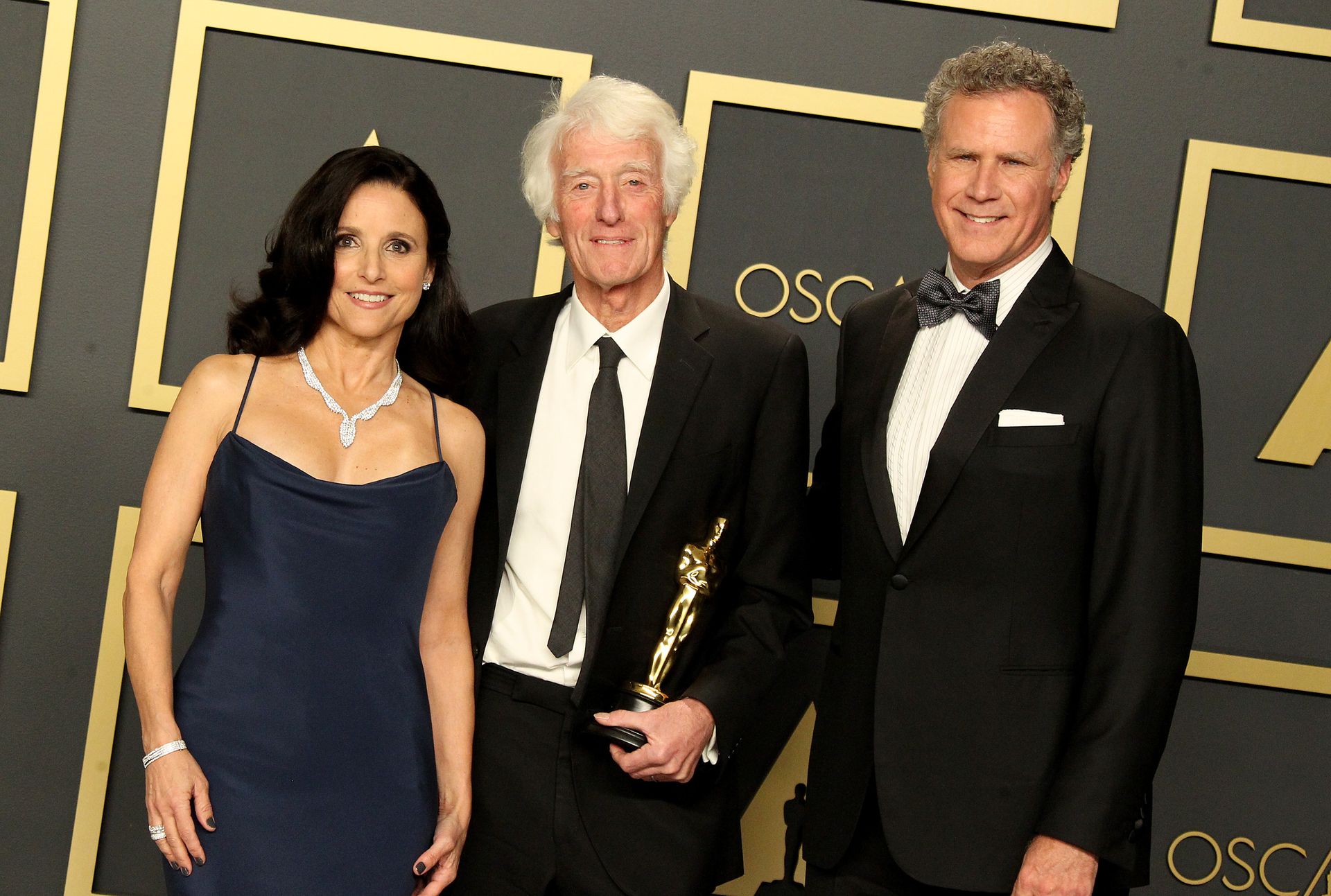 Julia Louis Dreyfus Flaunts Her Milf Body At The 2020 Academy Awards 0018