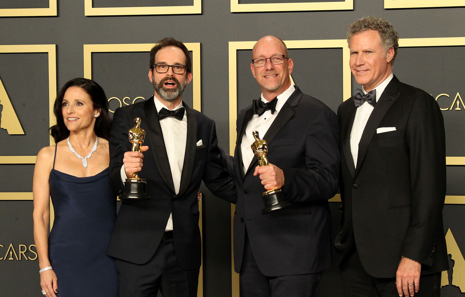 Julia Louis Dreyfus Flaunts Her Milf Body At The 2020 Academy Awards 0020