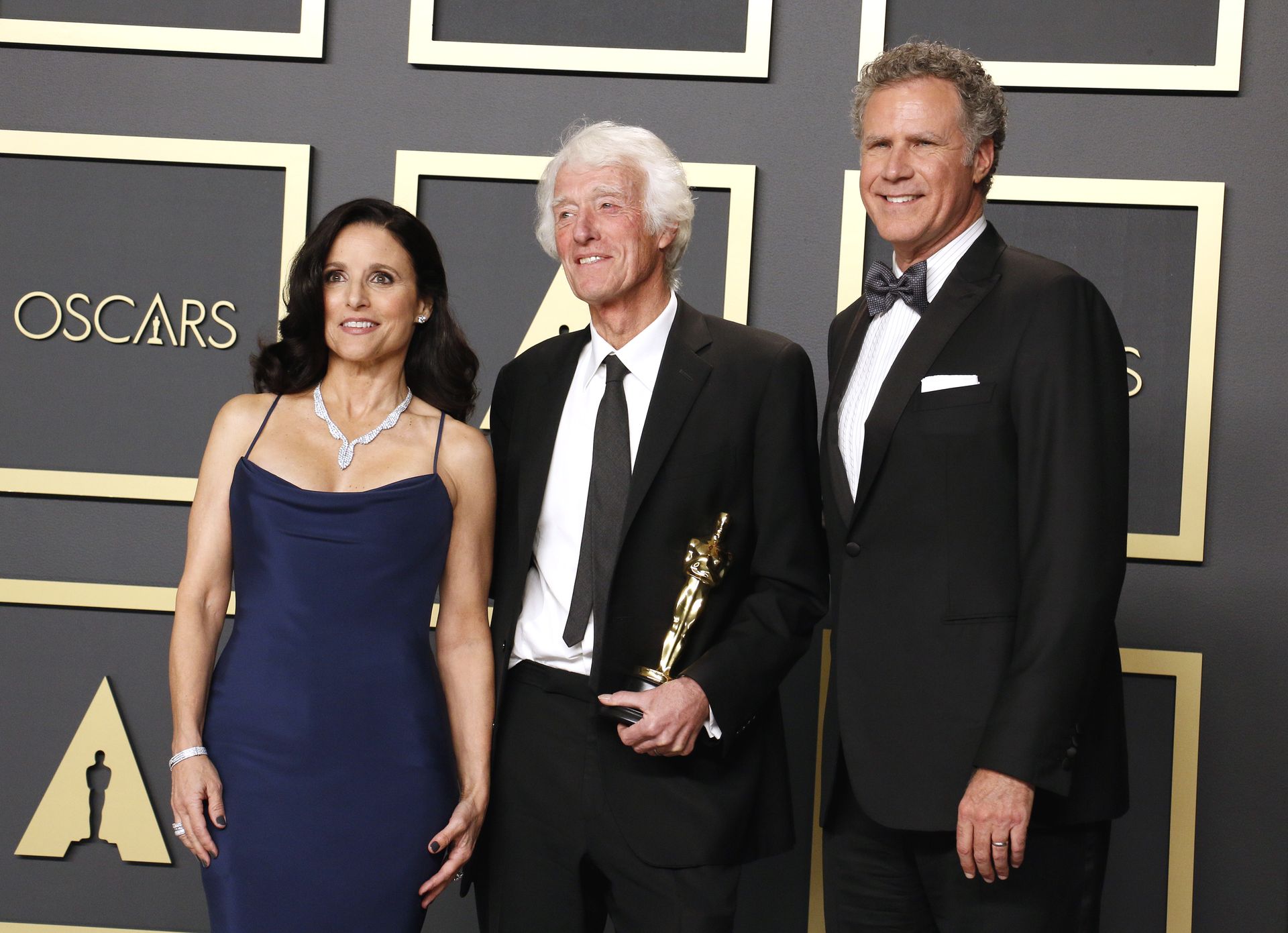 Julia Louis Dreyfus Flaunts Her Milf Body At The 2020 Academy Awards 0031