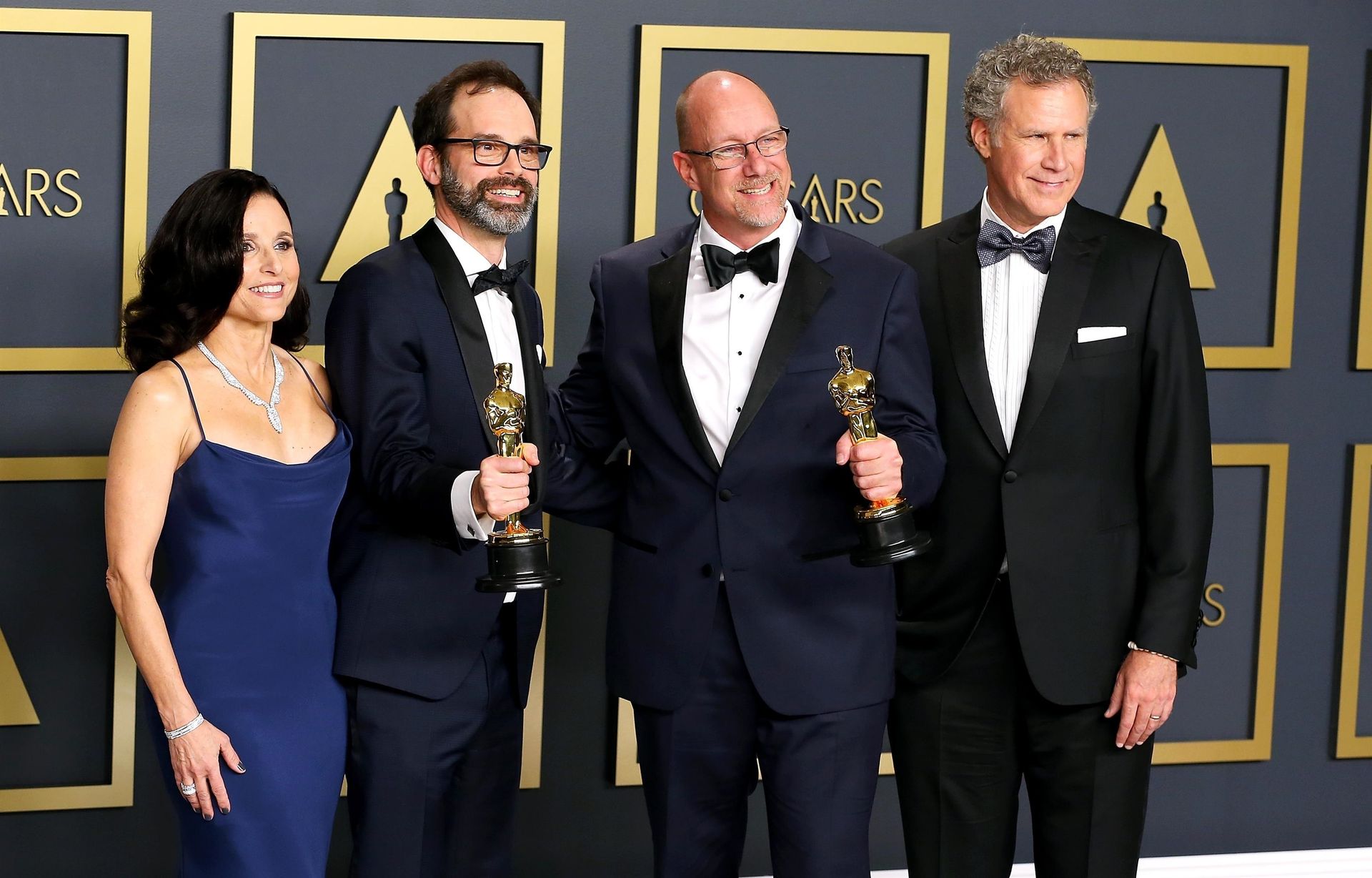 Julia Louis Dreyfus Flaunts Her Milf Body At The 2020 Academy Awards 0042