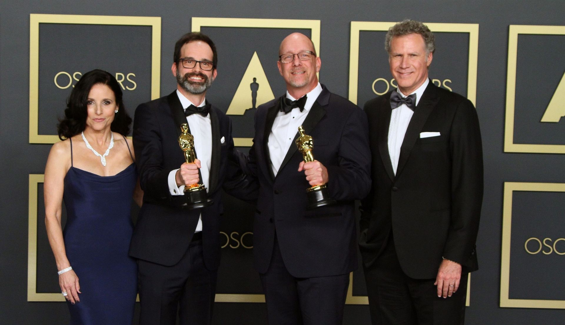 Julia Louis Dreyfus Flaunts Her Milf Body At The 2020 Academy Awards 0044