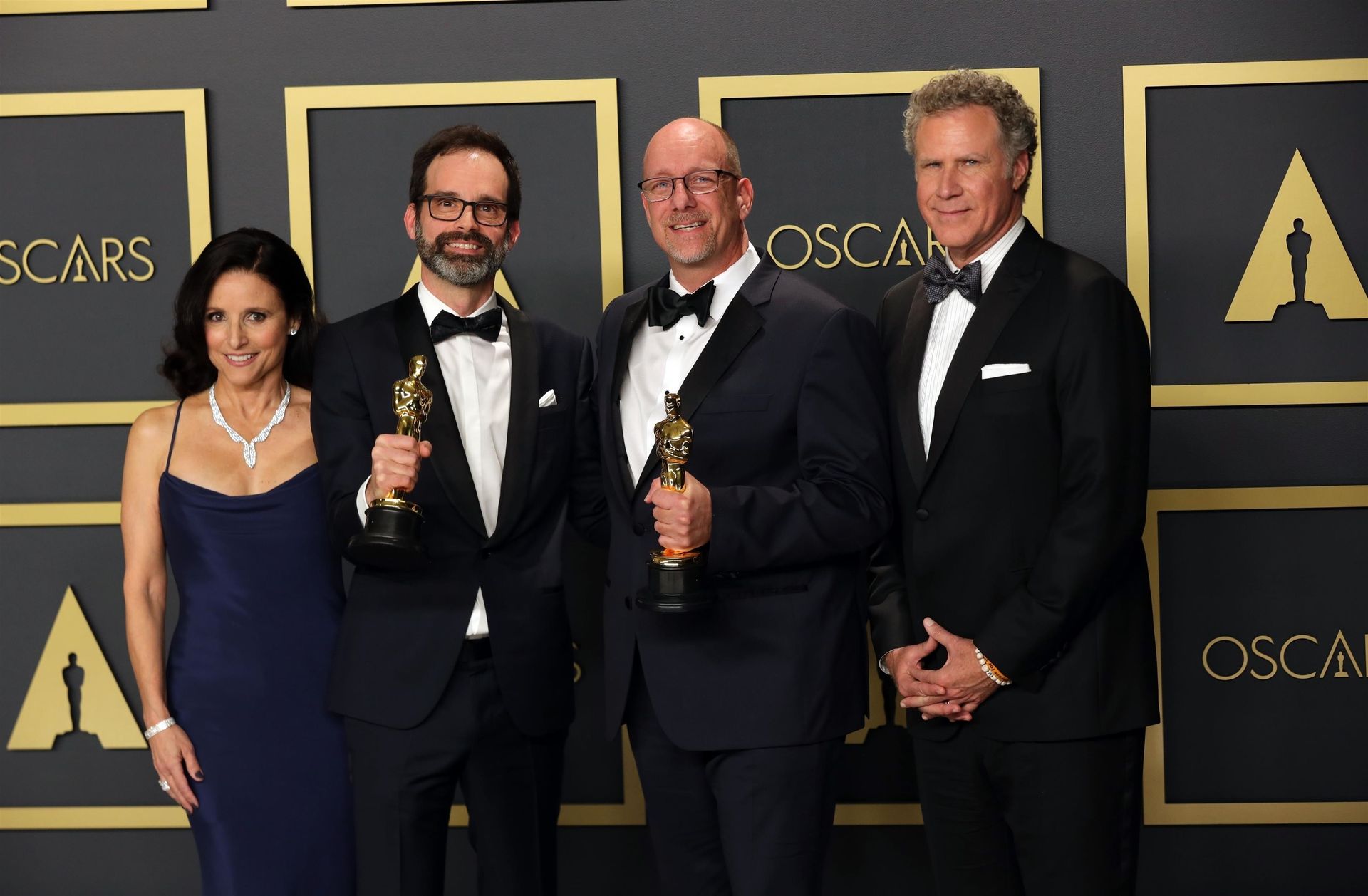 Julia Louis Dreyfus Flaunts Her Milf Body At The 2020 Academy Awards 0047