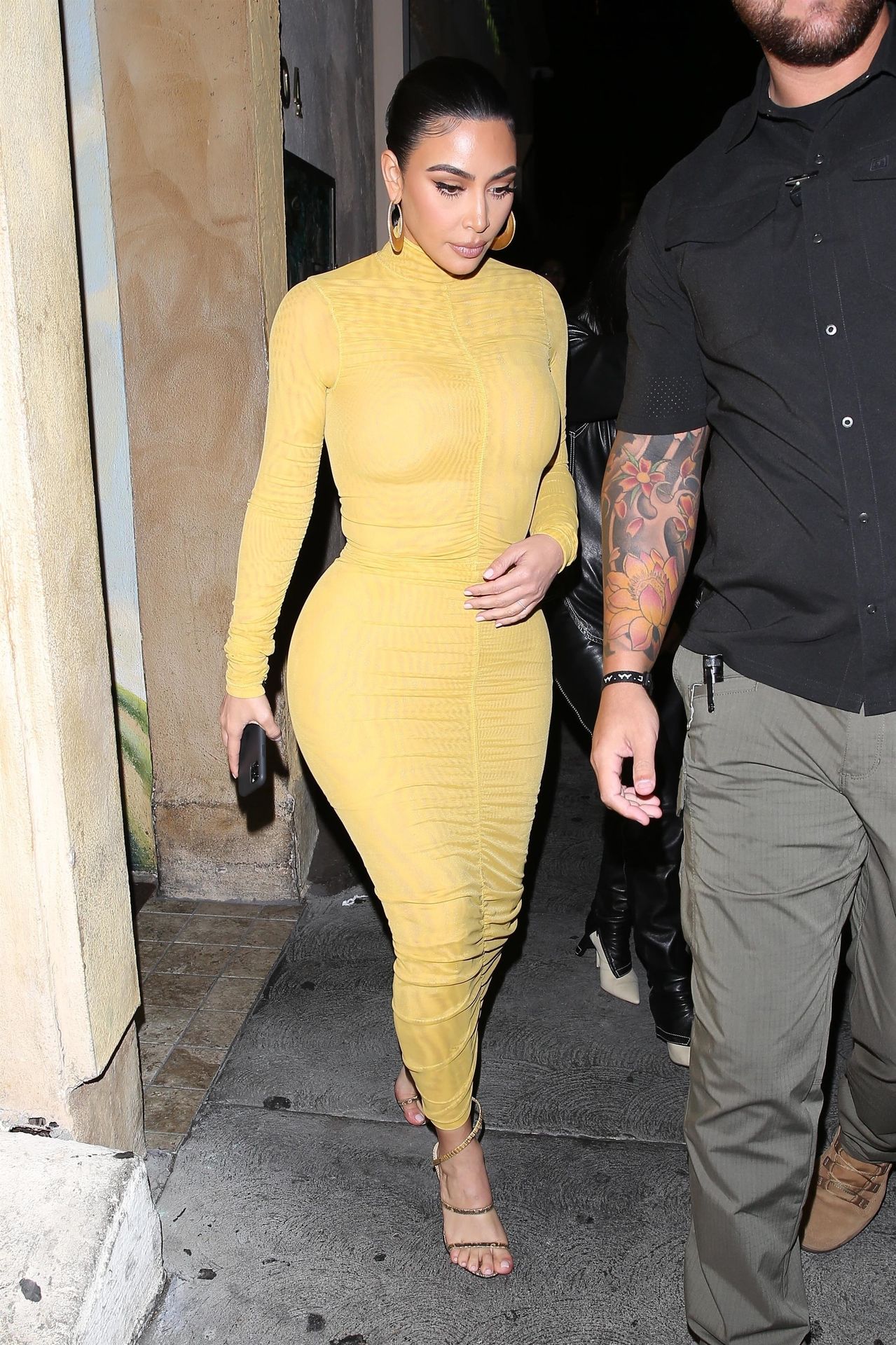 Kim Kardashian Departs After A Family Dinner At Carousel0001